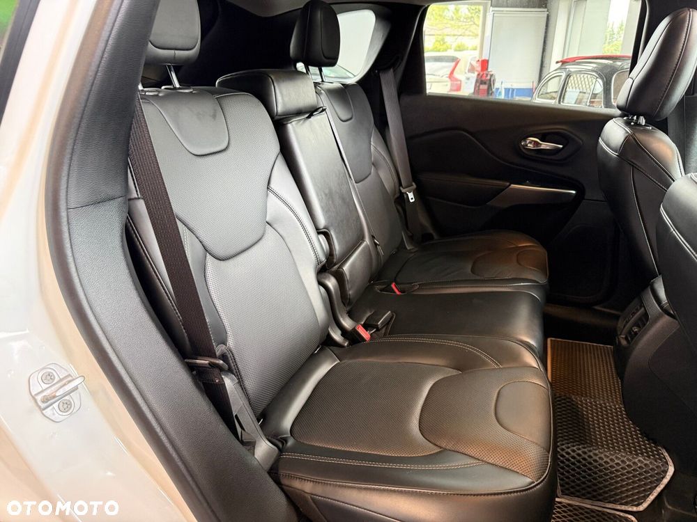 Jeep Cherokee - 12