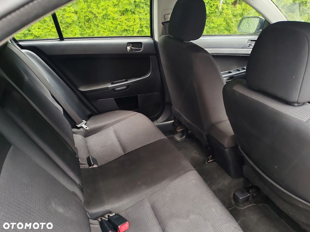 Mitsubishi Lancer 1.6 Intense - 26