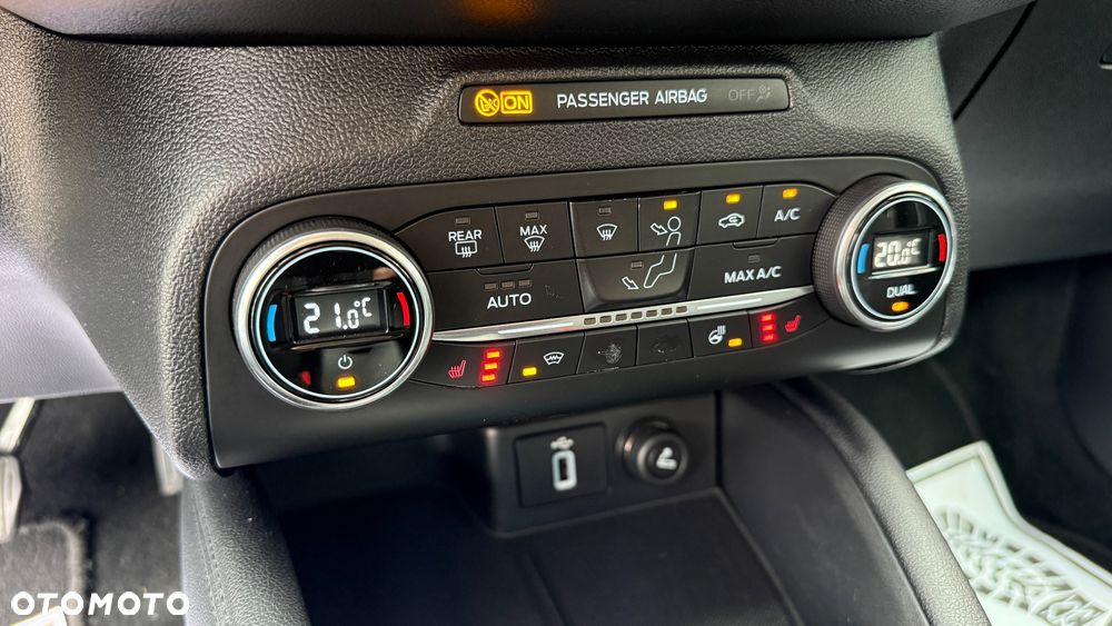 Ford Focus 2.0 EcoBlue STart-Stopp-System TITANIUM - 31