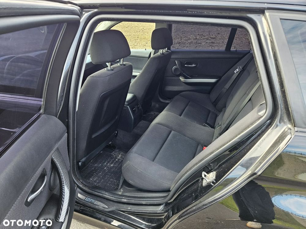 BMW Seria 3 318d - 11
