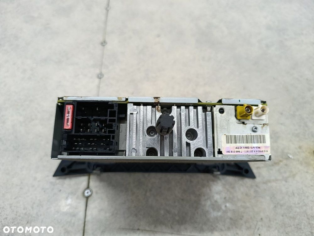RADIO FABRYCZNE RENAULT LAGUNA III 281156980R 7649018391  BLAUPUNKT - 7