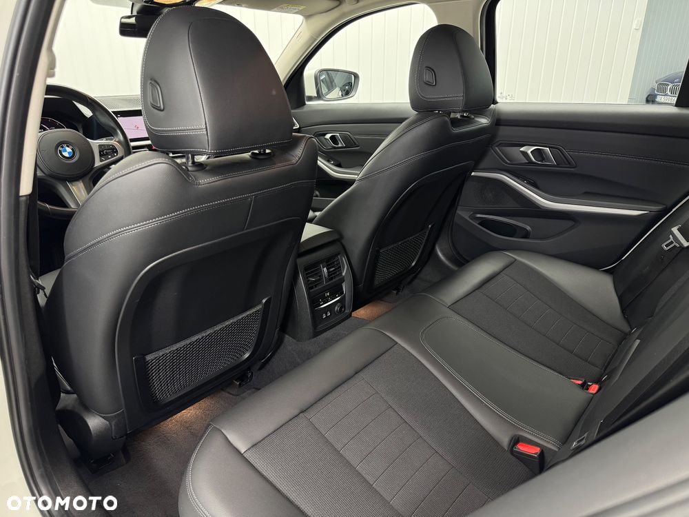 BMW Seria 3 318d Touring Advantage - 27