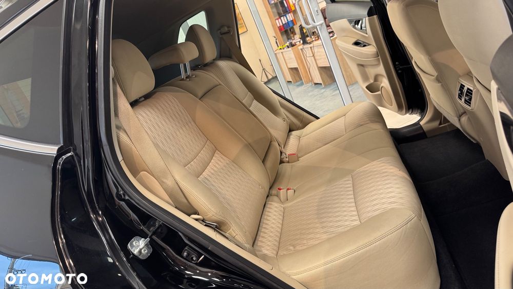 Nissan Rogue - 32