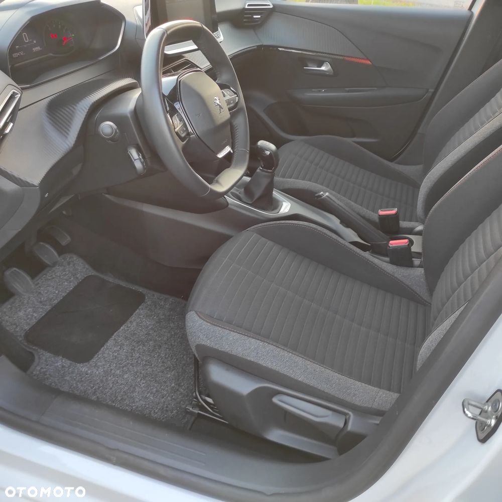 Peugeot 208 - 16