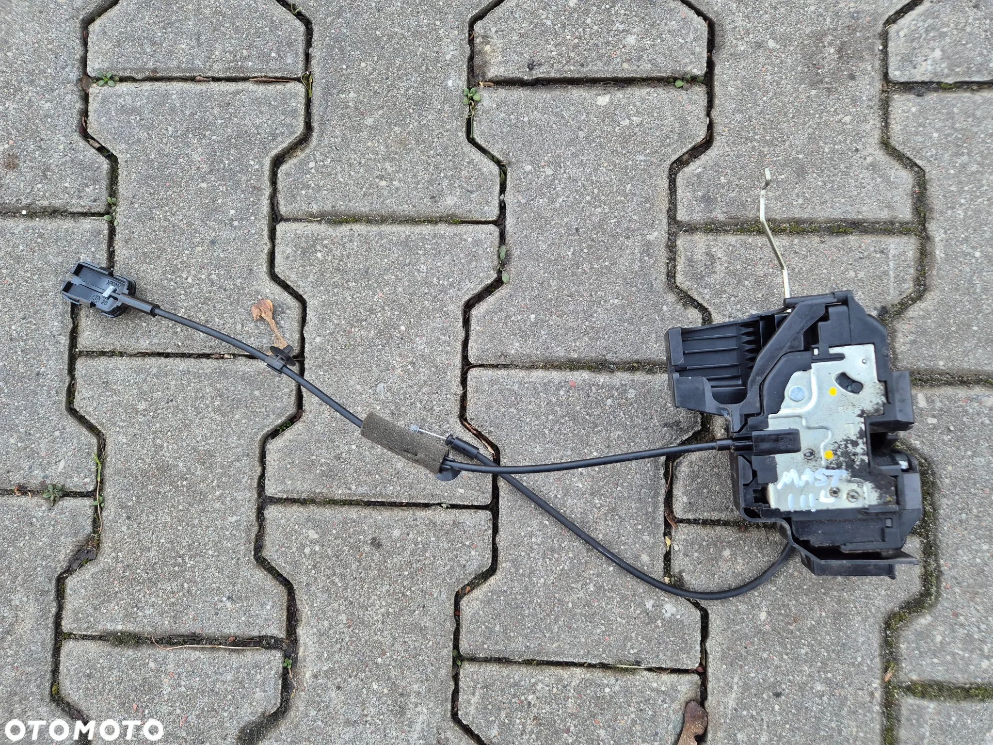ZAMEK LEWY DRZWI KABINY MASTER III MOVANO B  NV400 2.3 10r.+ - 1