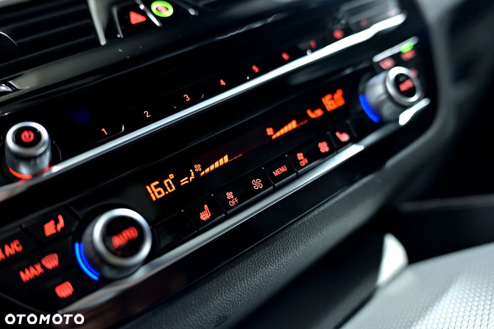 BMW Seria 5 530e xDrive M Sport sport - 31