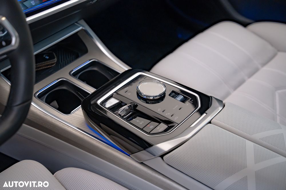 BMW Seria 7 740Ld xDrive MHEV - 32