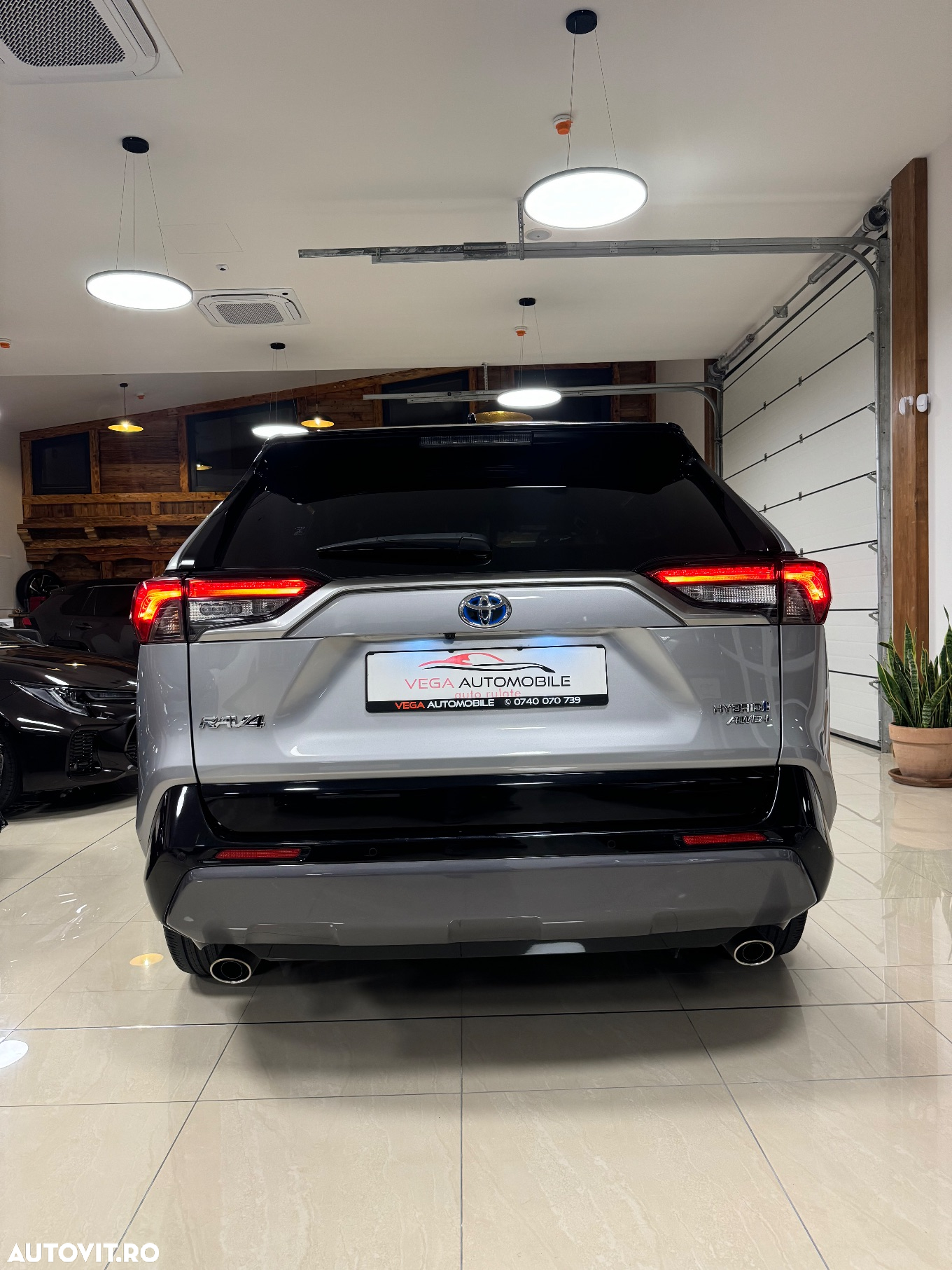 Toyota RAV4 2.5 4x4 Hybrid Team Deutschland - 35