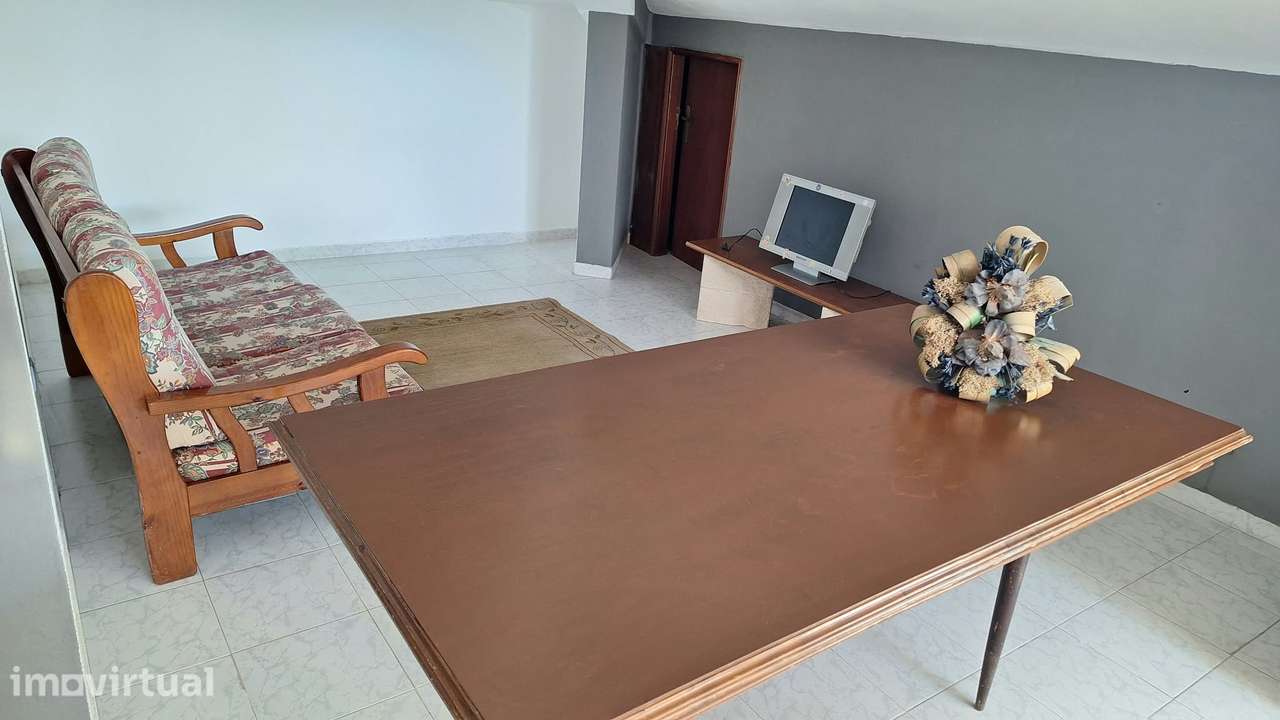 Excelente apartamento T2 ao nível do sótão - Grande imagem: 3/9