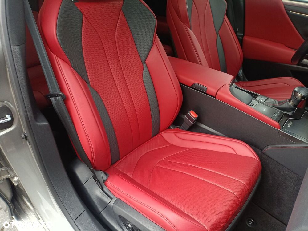 Lexus ES 300h F Sport Edition - 21