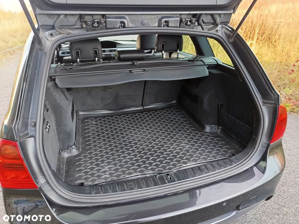 BMW Seria 3 325d DPF Touring - 16