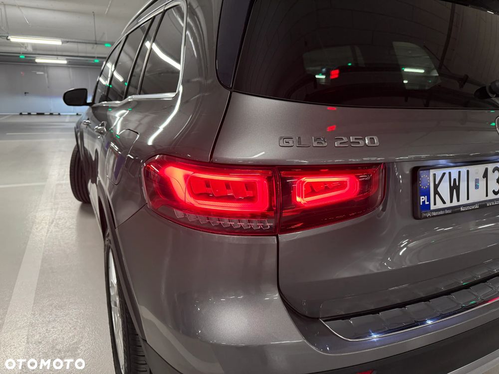 Mercedes-Benz GLB 250 4Matic 8G-DCT - 6