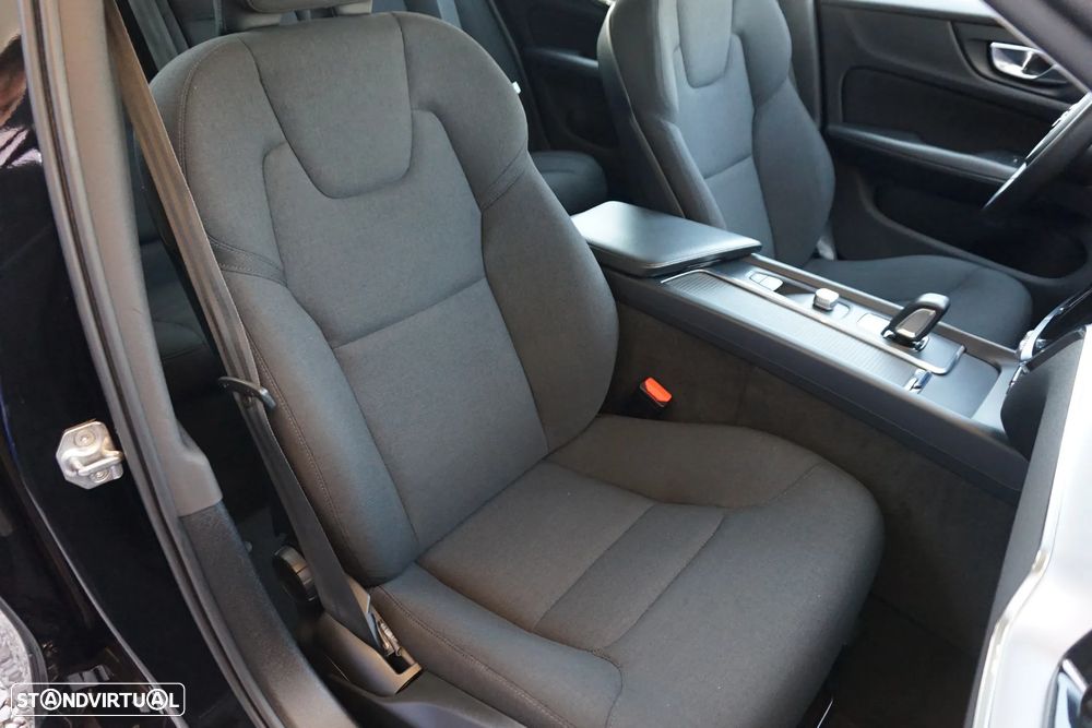 Volvo V60 2.0 B4 Momentum Core Geartronic - 20