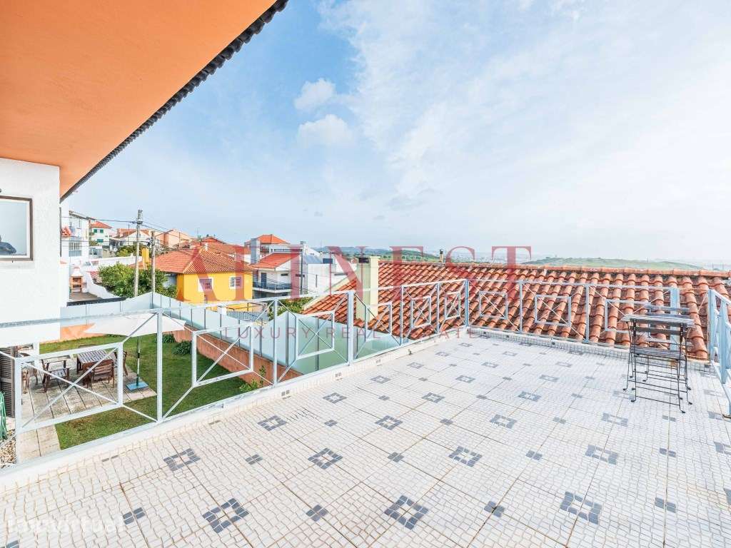 MORADIA T4 COM JARDIM E TERRAÇO EM PORTO SALVO - Grande imagem: 3/60