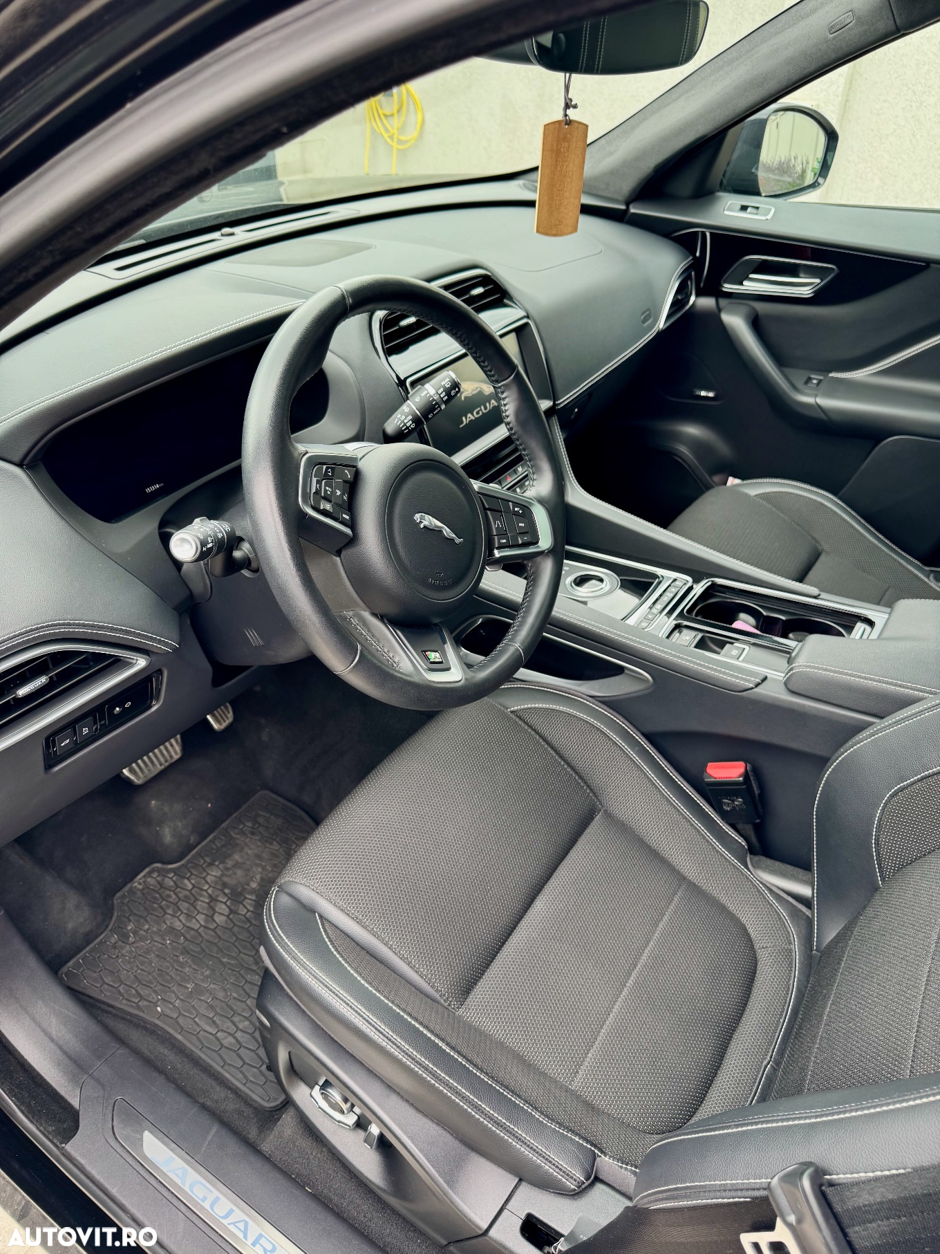 Jaguar F-Pace 20d AWD Aut. R-Sport - 11