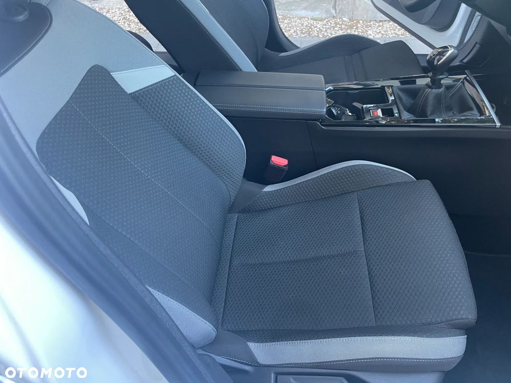 Opel Astra 1.2 Turbo Business Edition - 27