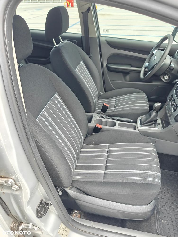 Ford Focus 1.6 Trend - 17
