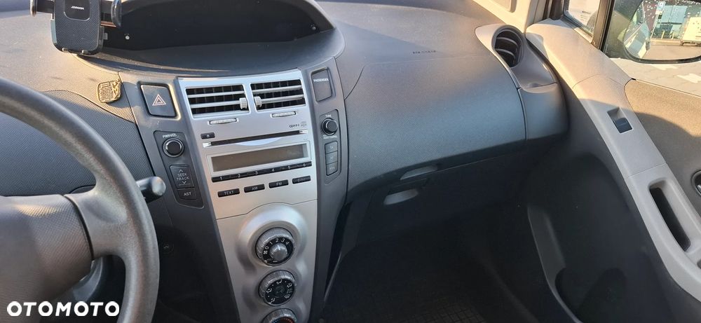 Toyota Yaris - 16