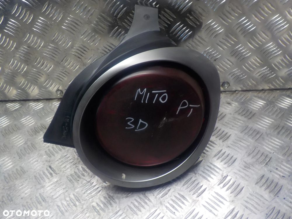 ALFA ROMEO MITO LAMPA PRAWA TYŁ 156085853 - 1
