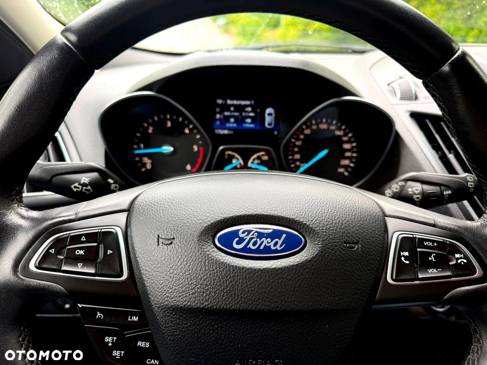 Ford Kuga 2.0 TDCi 2x4 Titanium - 22