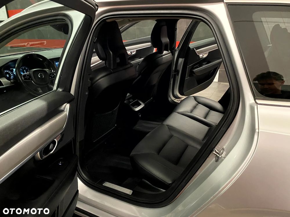 Volvo V90 D4 Geartronic Kinetic - 24