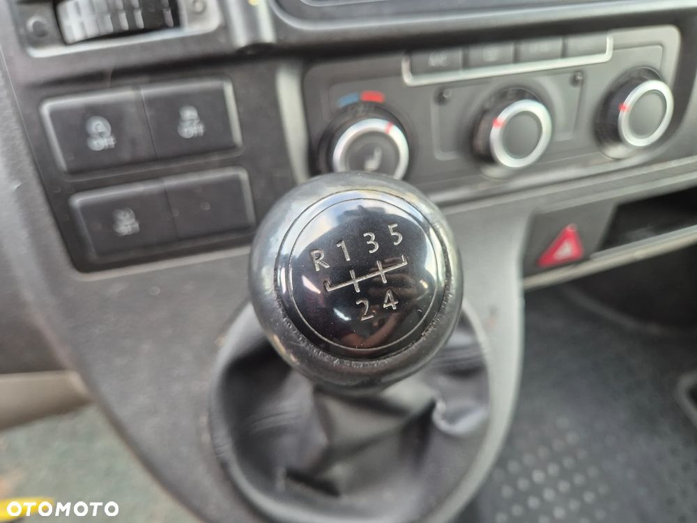 Volkswagen Caravelle - 22