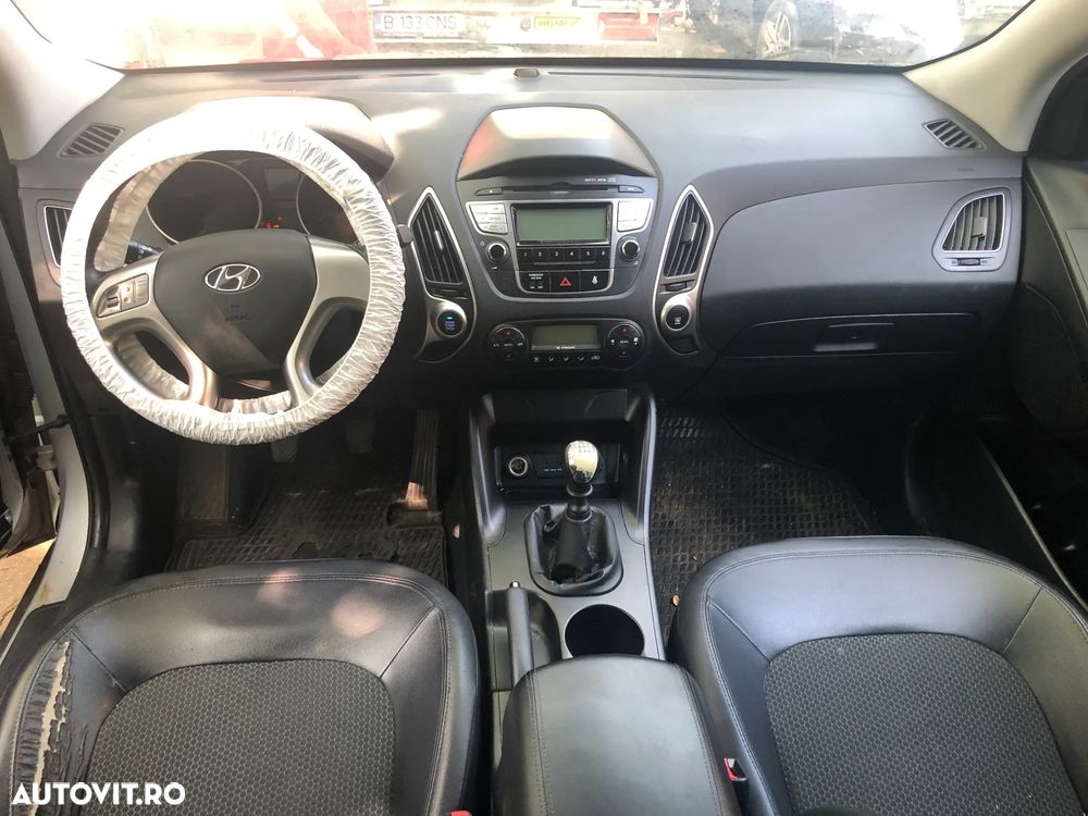 Dezmembrez Hyundai IX35 gri argintiu 2.0 CRDI 4WD 2012 - 3