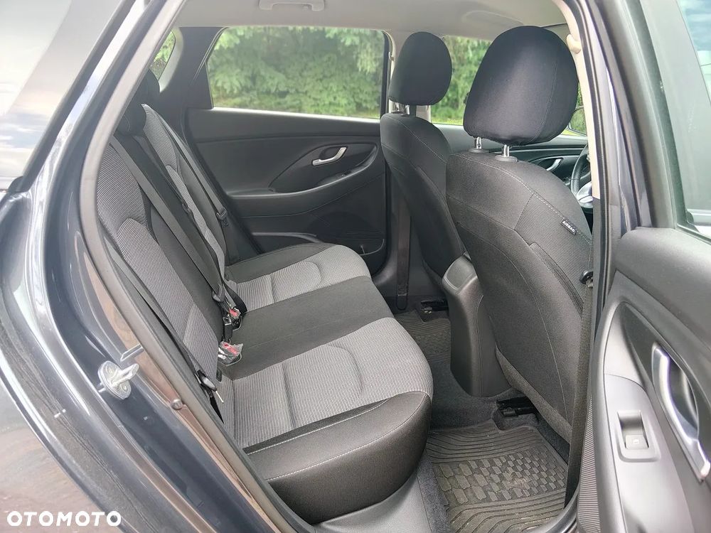 Hyundai i30 1.5 DPI Classic + - 10
