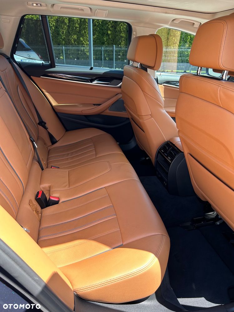 BMW Seria 5 520d - 24