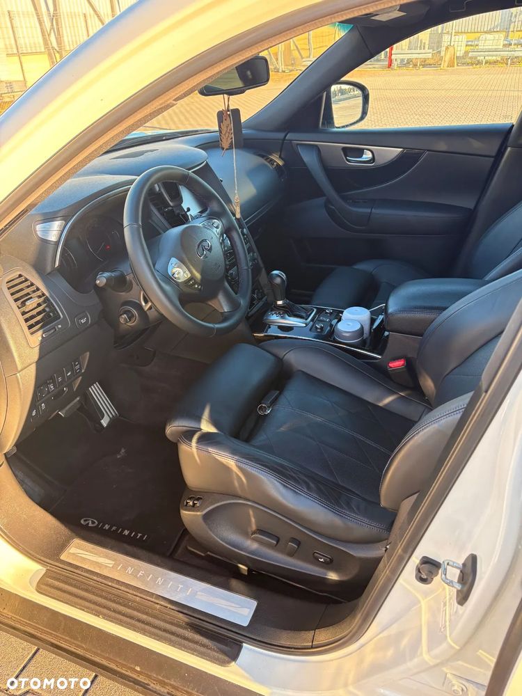 Infiniti QX70 3.0d S - 10
