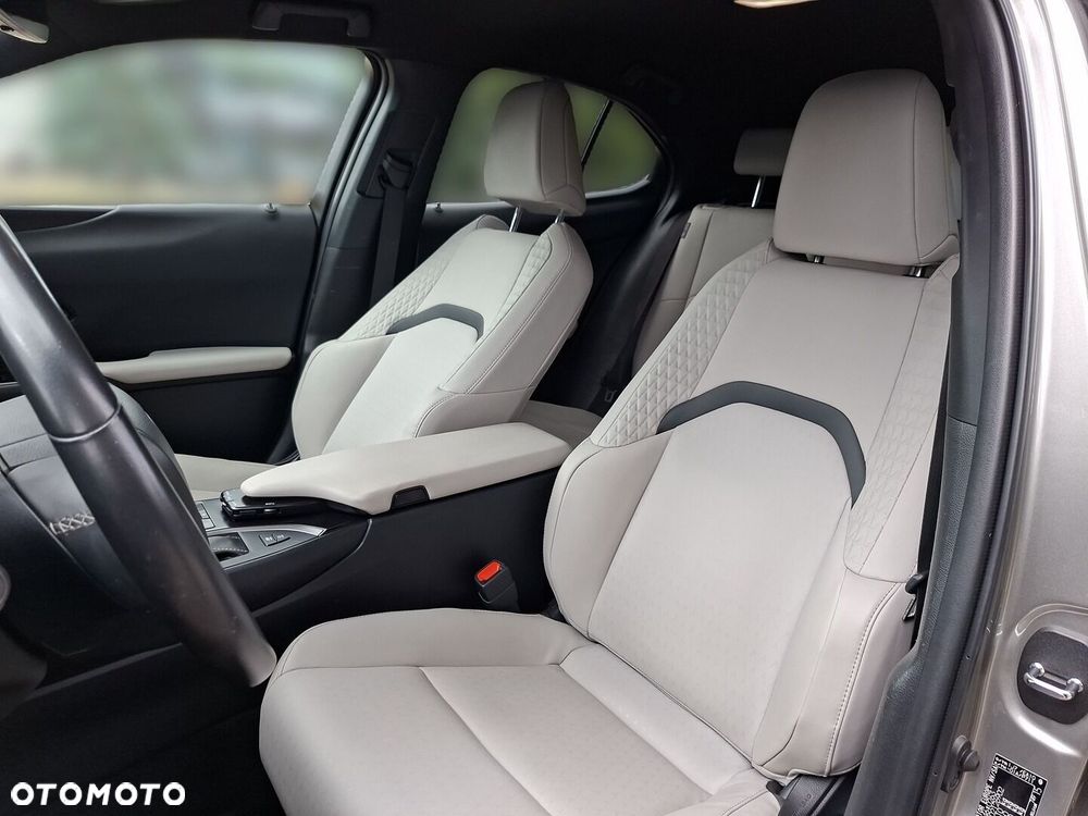 Lexus UX - 10