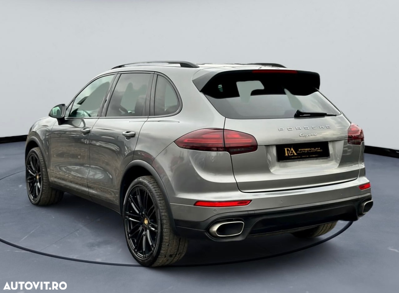 Porsche Cayenne 3.0 L - 4