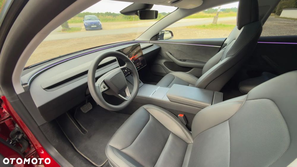 Tesla Model 3 - 24
