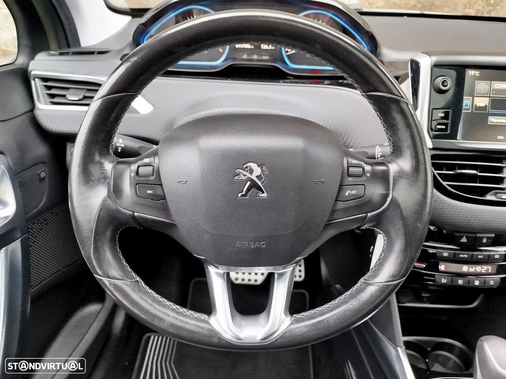 Peugeot 2008 1.2 PureTech Allure EAT6 - 28