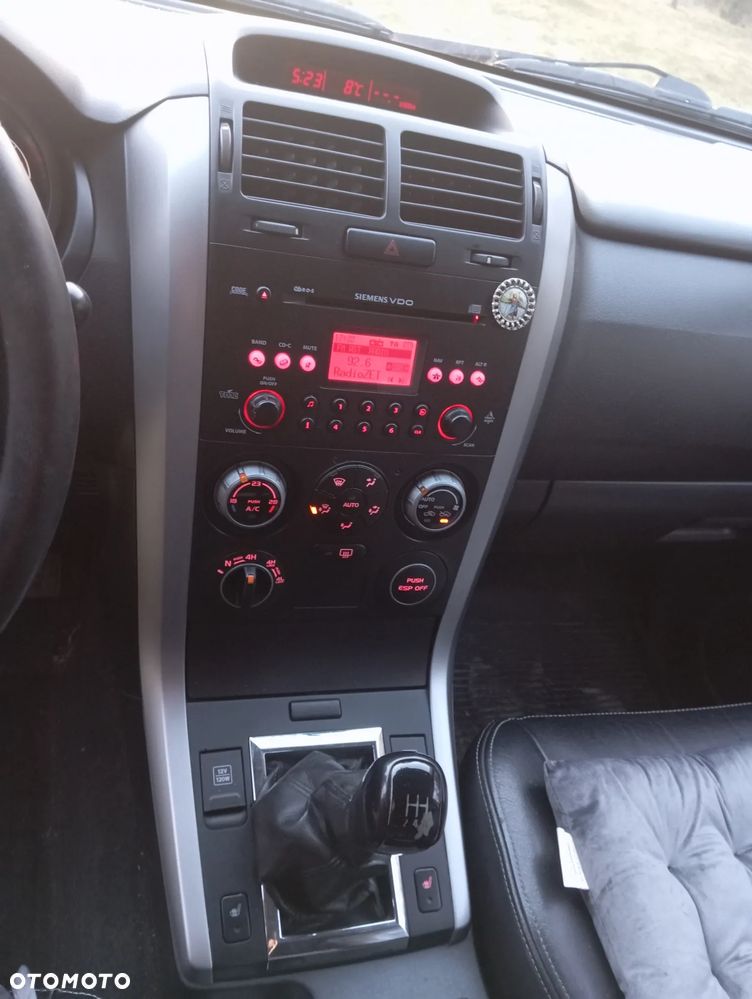 Suzuki Grand Vitara 1.9 DDiS Club DPF Family - 12