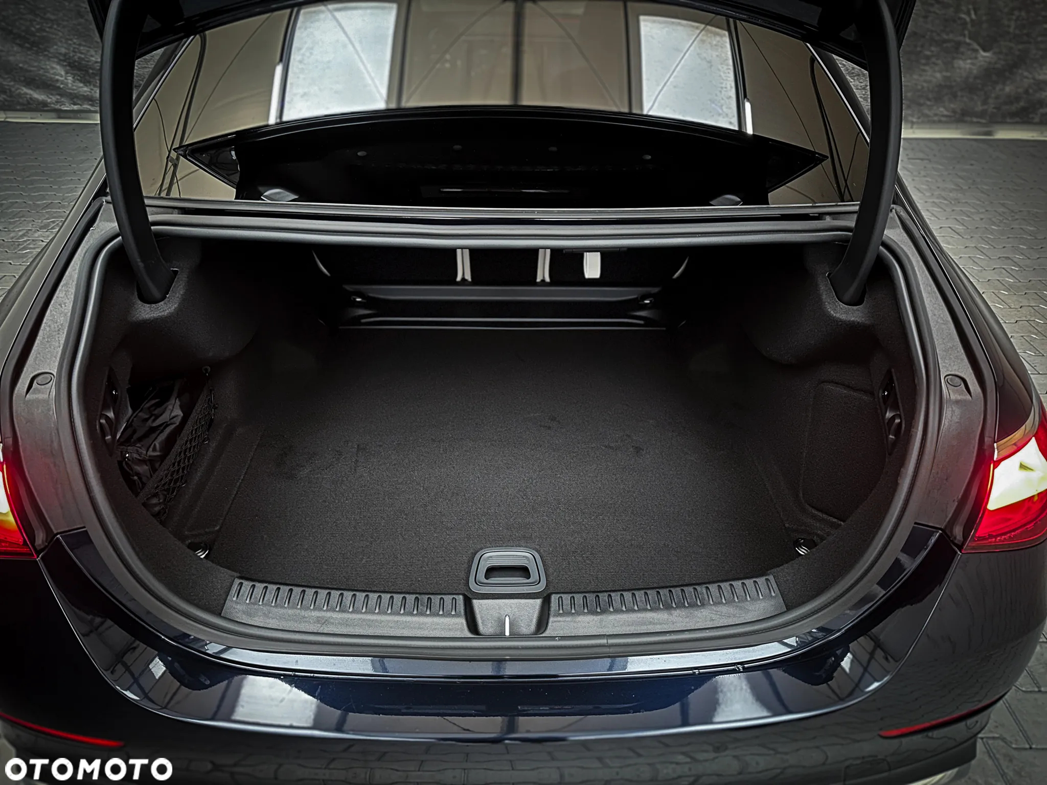 Mercedes-Benz Klasa E 220 d T 4Matic 9G-TRONIC Edition AMG Line - 36
