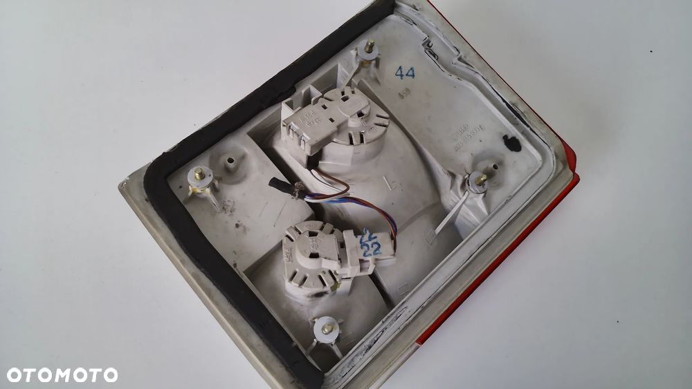 Audi 80 B3 Lampa tył W Klapę Prawa Lewa Strona - 13