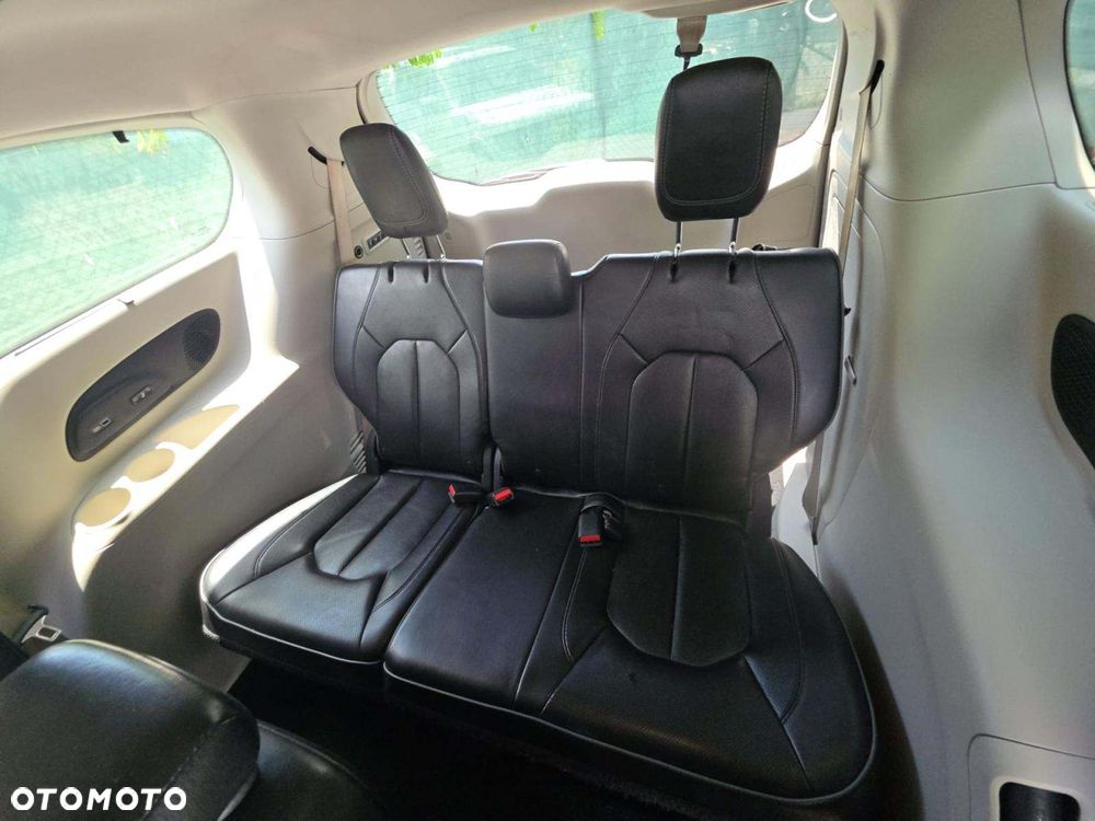 Chrysler Pacifica - 8