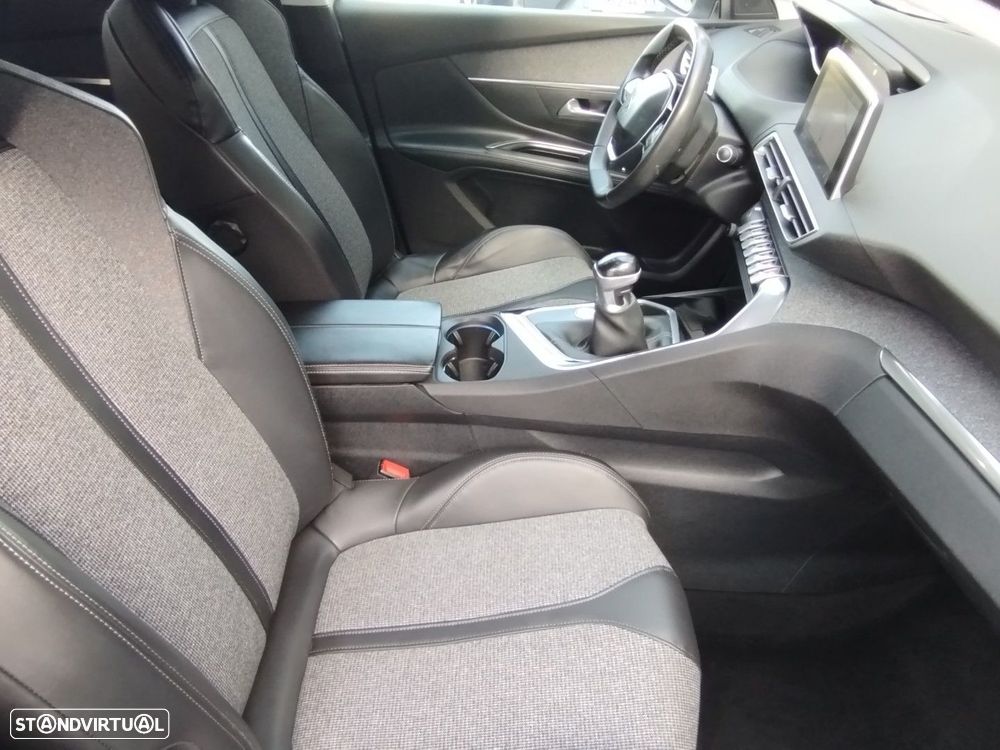 Peugeot 5008 1.2 PureTech Allure J18 - 29