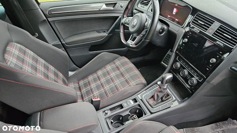 Volkswagen Golf VIII 2.0 TSI GTI DSG - 12