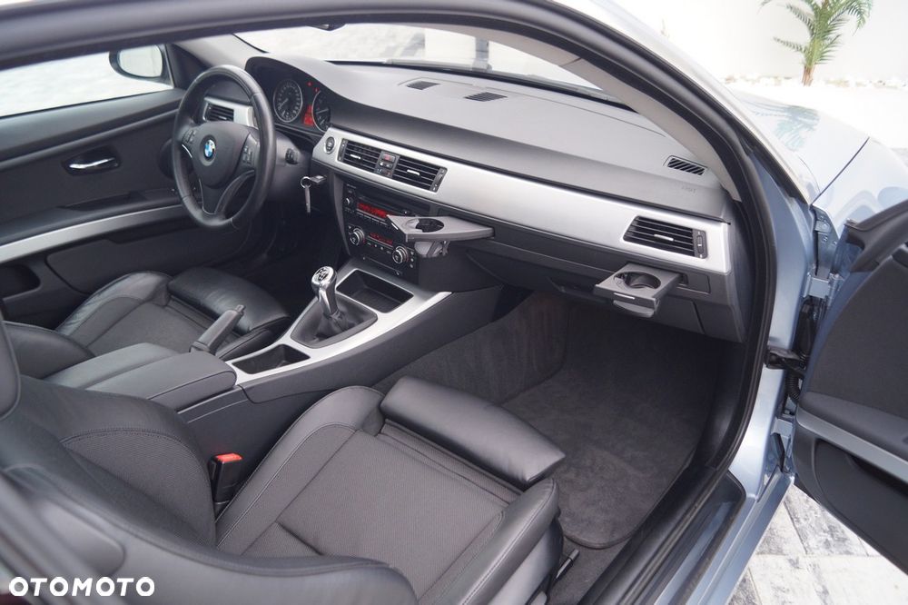 BMW Seria 3 325i - 22