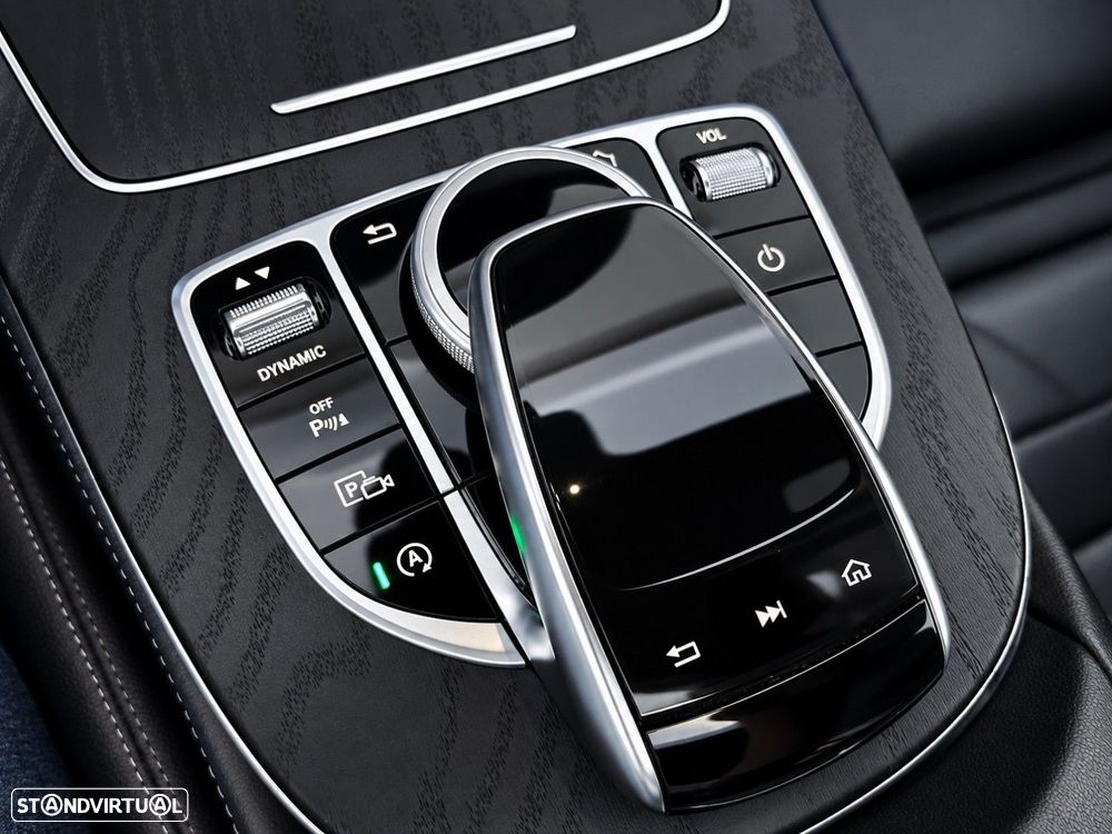 Mercedes-Benz E 220 d AMG Line Aut. — fotografia 24
