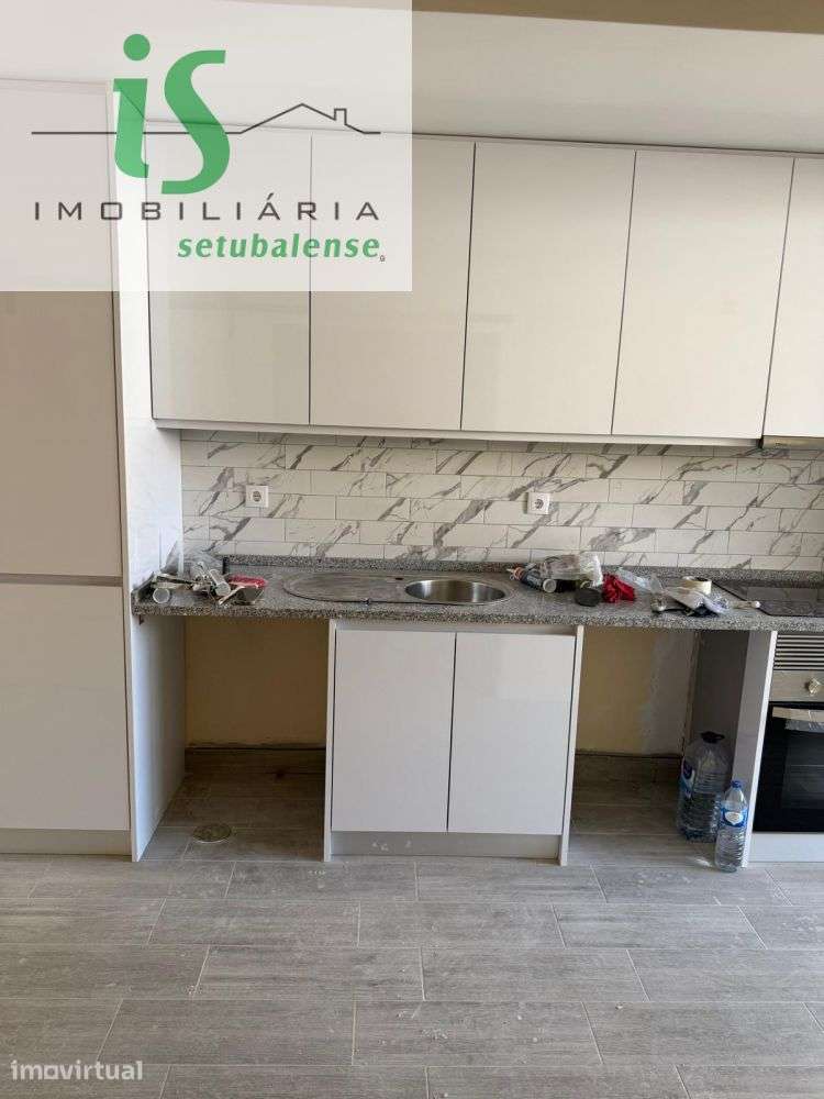 MORADIA T4 TRANSFORMADA EM T3 | TOTALMENTE REMODELADA | CASAL DE FIGUE - Grande imagem: 5/31