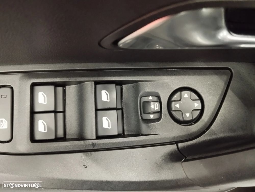 Peugeot 2008 1.2 PureTech Allure - 19