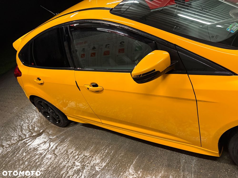 Ford Focus 2.0 EcoBoost ST - 9