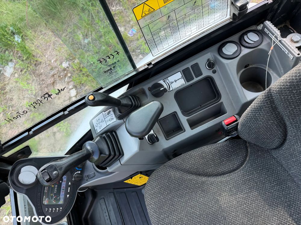 Bobcat E27z. Koparka Gąsienicowa 2,7 tony. 2024 rok. 870 mtg. Maszyna nie różni się od nowej z salonu!! Skarpówka Hydrauliczna! Pochodzi ze szkółki roślinnej z Norwegii. Zero luzów. pracowała przy krzewach!! Aktualna DEKRA dokumentacja. Silnik Yanmar! Linie Hydr. Dodatkowe. Szybkozłącze Hydr. Szybka wolna jazda. Wersja Norweska. Długie ramię. OKAZJA. Zero wycieków. Sztywna maszyna! - 20
