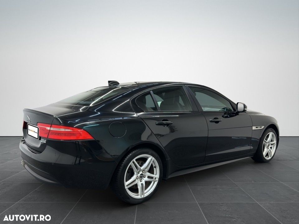 Jaguar XE 2.0 AWD R-Sport - 6