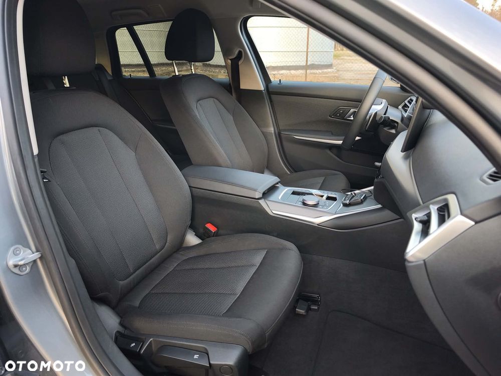 BMW Seria 3 318d Advantage - 23