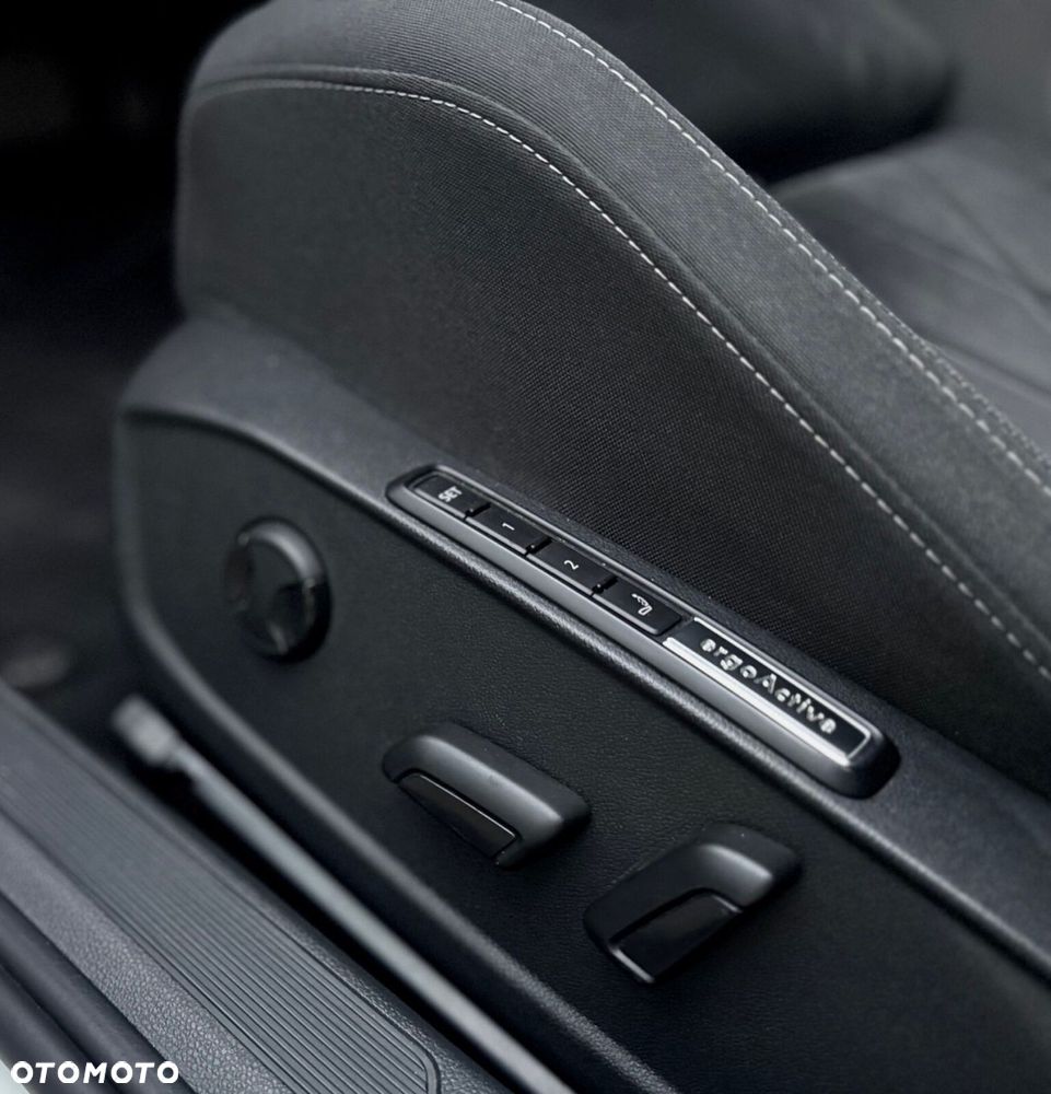 Volkswagen Golf - 10