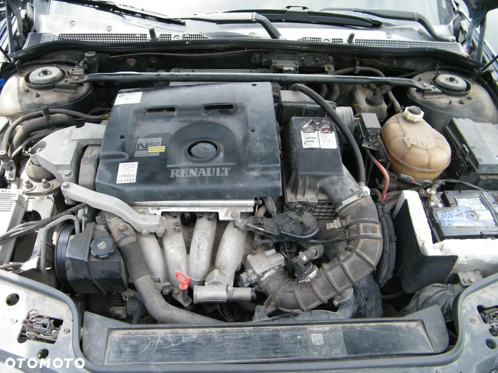 Renault Safrane (98-00r.) 2.0B 136KM. Silnik N7Q 710 Skrzynia VM1003. Cały na części GWARANCJA !!!  Przód Tył Zestaw Komplet Drzwi Klapa Zderzak Błotnik Maska Grill Atrapa Szyba Pas Lampa Lusterko Boczki Fotel Kanapa Kokpit Deska Rozdzielcza Przełącznik Włącznik Sterownik Przewody Wiązka Instalacja Moduł Komputer Czujnik Listwa Pompa Alternator Wtryski Głowica Rozrusznik Kompresor Sprzęgło Dwumas Silnik Skrzynia ABS Klimatyzacji Paliwa Wspomagania Kolektor Turbina Przepustnica Zawór Chłodnica Koło Hak Belka Sanki Zawieszenie Mcpherson Półoś Amortyzator Wydech Tłumik Zacisk Most - 8
